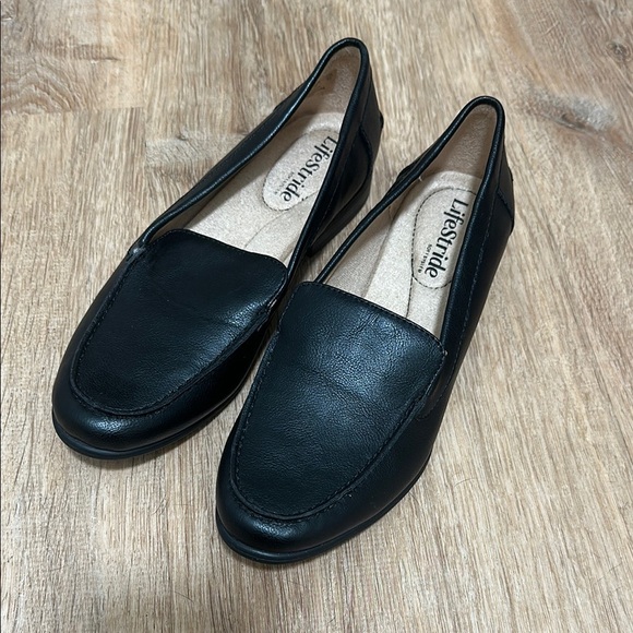 LIFESTRIDE | Women’s Leather Black Ida Loafters - Picture 2 of 7